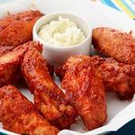 BBQ-Hähnchenflügel in Butter mit Blauschimmelkäse