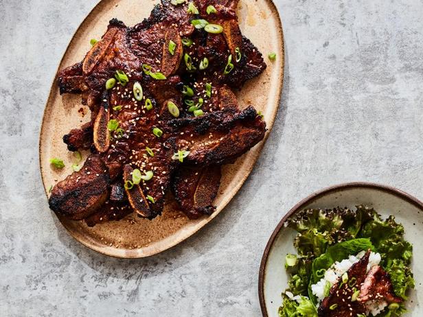 Wie man Kalbi im Los Angeles-Stil zubereitet