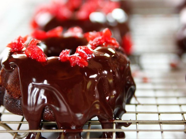 Mini-Cupcakes mit Schokolade und Kirsche