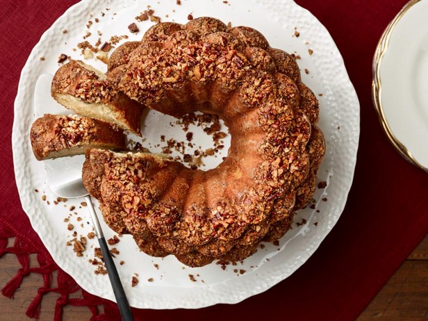 Kuchen mit Ingwer-Rum-Sauce