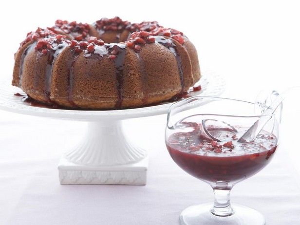 Zitronenkuchen mit Beeren-Rhabarber-Glasur