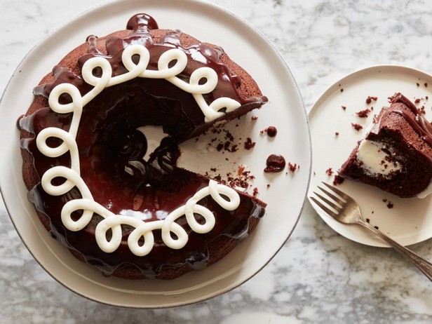 Schokoladenkuchen mit Sahnefüllung