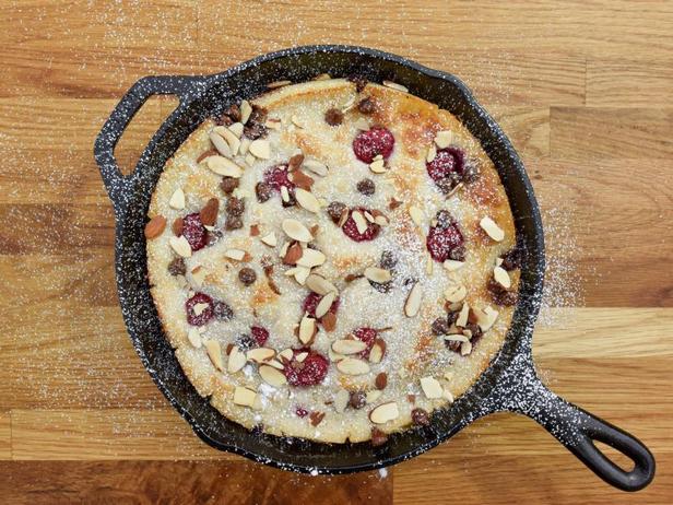 So bereiten Sie einen schnellen Himbeer-Schokoladen-Clafoutis zu