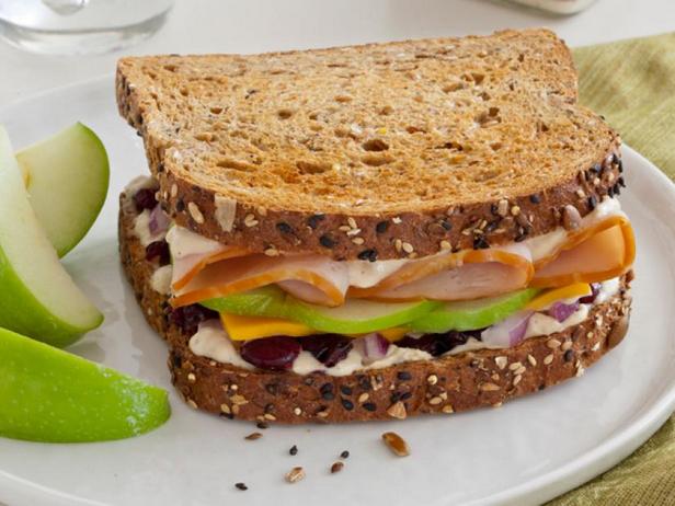 So einfach geht's: Hähnchen-Apfel-Sandwiches
