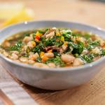 شوربة بسيطة بالفطر والفاصوليا البيضاء