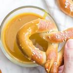 Honig-Senf-Dip für Brezeln