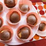 حلوى بسيطة مصنوعة من زبدة الفول السوداني والشوكولاتة والبريتزل.