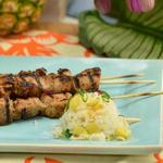 كباب لحم الخنزير الطري مع أرز مخبوز بالأناناس