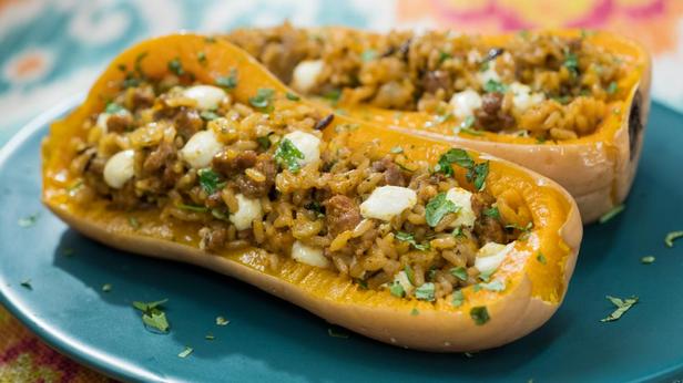 Rezept für gefüllten Kürbis mit Wildreis und Wurst