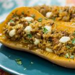 يقطين محشو بالأرز البري والنقانق