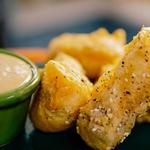 Frittierte Thunfischstäbchen mit Wasabi-Mayonnaise-Sauce