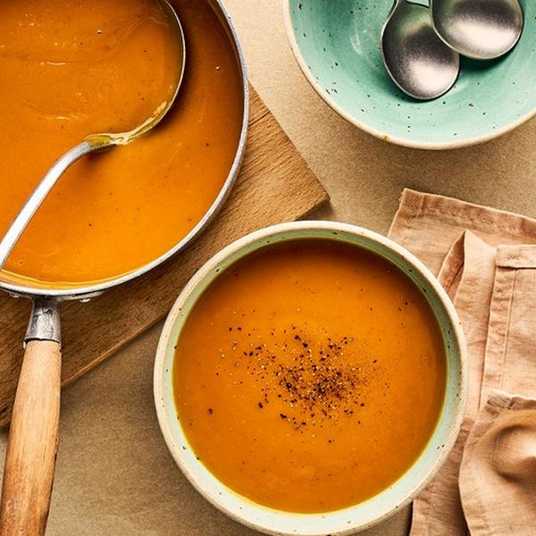 Wie man eine würzige Süßkartoffelsuppe zubereitet