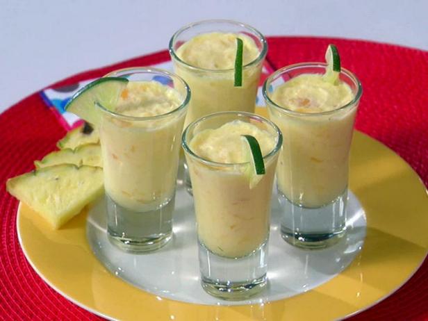 Wie man alkoholischen tropischen Pudding zubereitet