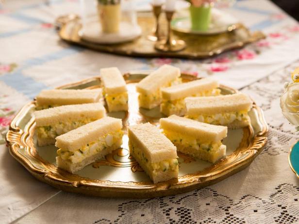 Zubereitung - Tee-Sandwiches mit Eiersalat und Trüffelöl