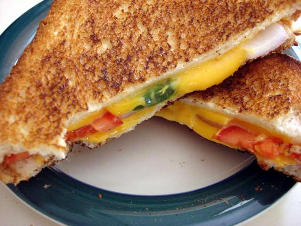 Come preparare - Panini al formaggio caldi, dolci e piccanti