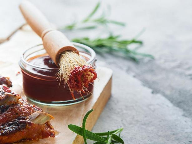 So bereiten Sie eine süß-scharfe BBQ-Sauce nach Texas-Art zu