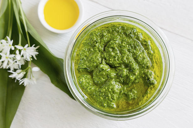Zubereitung - Mangoldpesto mit Mandeln und Pecorino