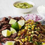 Fajita mit süß-scharfem Hähnchen, Mais und Pilzen