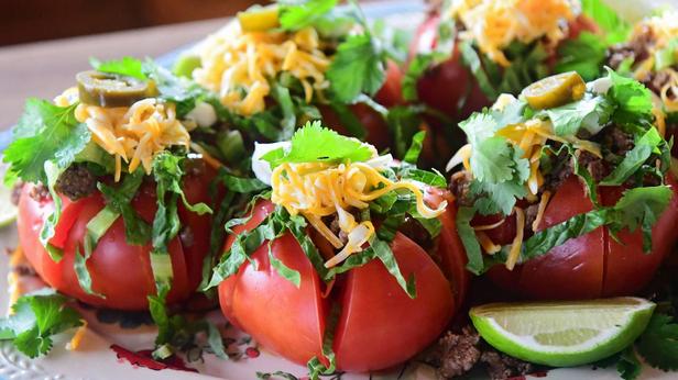 Come preparare pomodori ripieni al gusto di taco