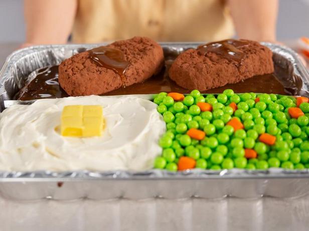 So macht man einen TV-Dinner-Kuchen
