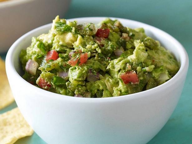 Wie man mexikanische Guacamole zubereitet