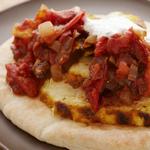 Würzige Tandoori-Hähnchenbrust mit gegrillter Tomatenmarmelade und Kräuterjoghurt