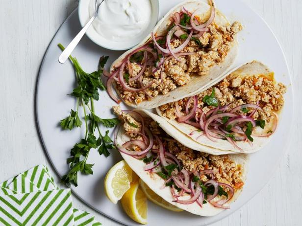 Wie man Hähnchen-Tacos zubereitet
