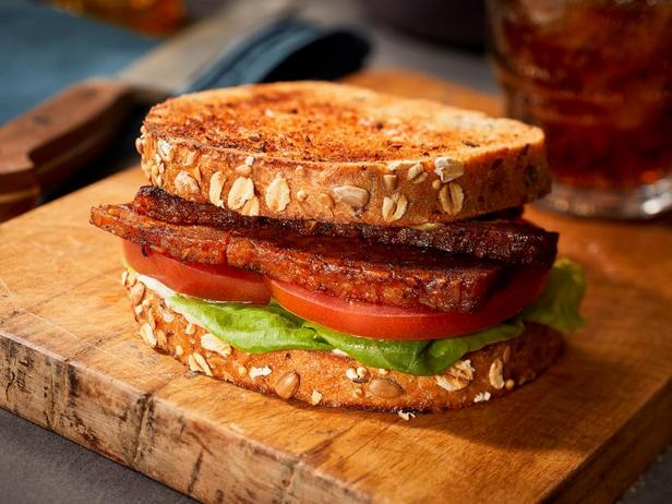 Kuinka tehdä - Tempeh Bacon BLT -voileipä
