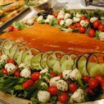 Teegeräucherter Lachs mit Wasabi und Gurkenremoulade