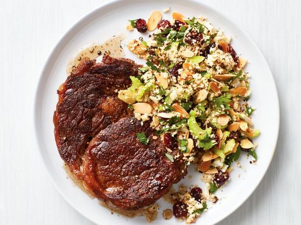 Scharfes Steak mit Blumenkohlreis