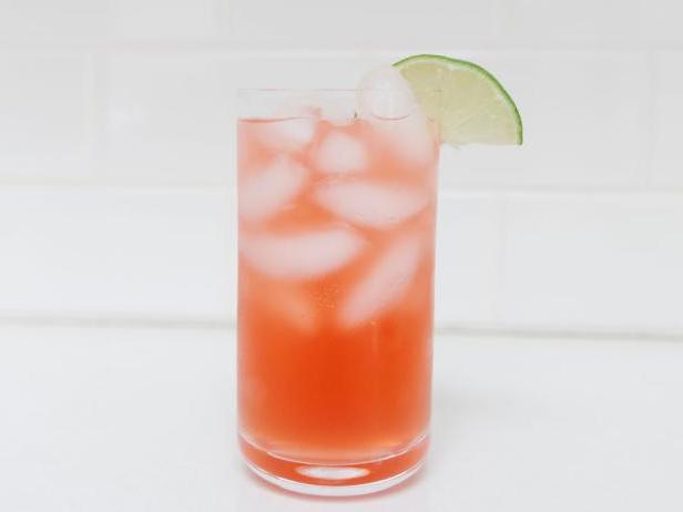 So bereiten Sie den Tequila Sunset Cocktail zu