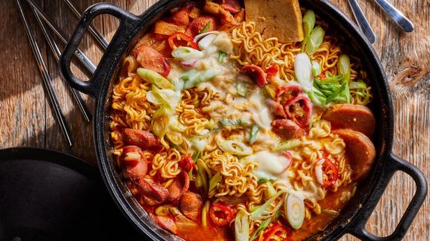Zubereitung - Campfire Pu-dae-jjigae (Koreanischer Armeeeintopf)