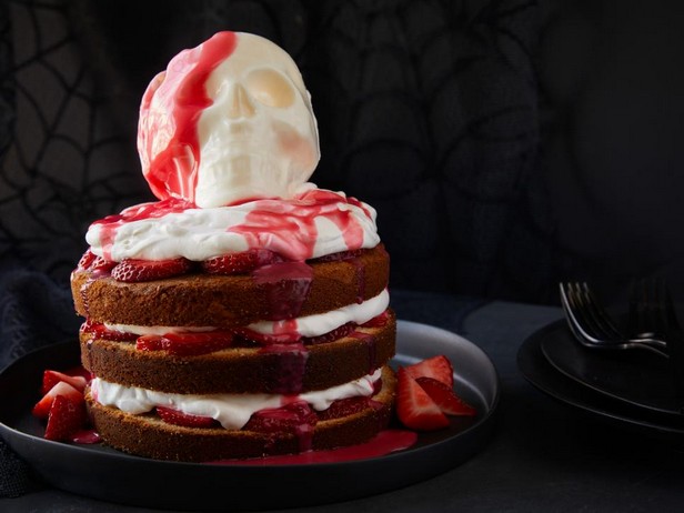 Erdbeer-Totenkopf-Torte für Halloween