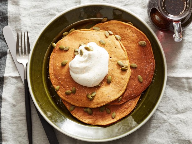 Kürbispfannkuchen mit Ahornsirup