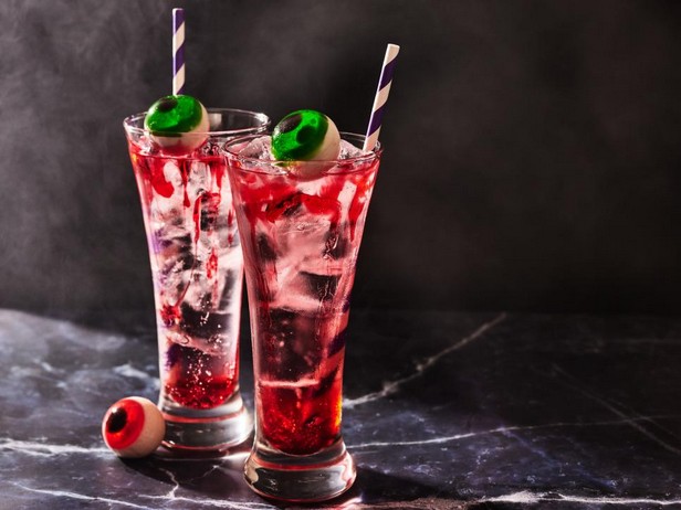 Cadılar Bayramı için Kanlı Shirley Temple Kokteyli