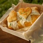 سمك السلمون في معجنات الفيلو "Salmon en Croute"
