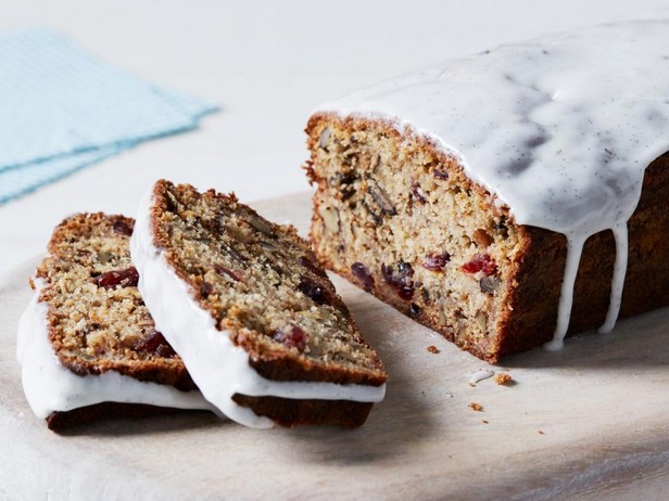 Hefefreies Brot mit Walnüssen, Cranberries und Vanilleglasur