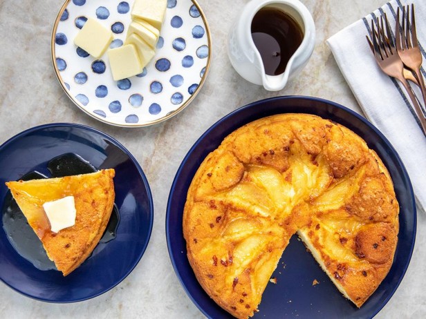 Flauschiger Pfannkuchen mit Hüttenkäse und Birnen aus dem Ofen