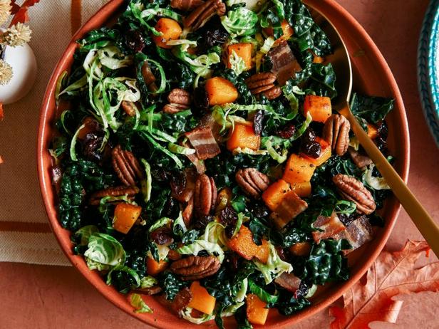 Rezept für Herbstsalat mit gebackenem Kürbis, Kohl, Speck und Preiselbeeren