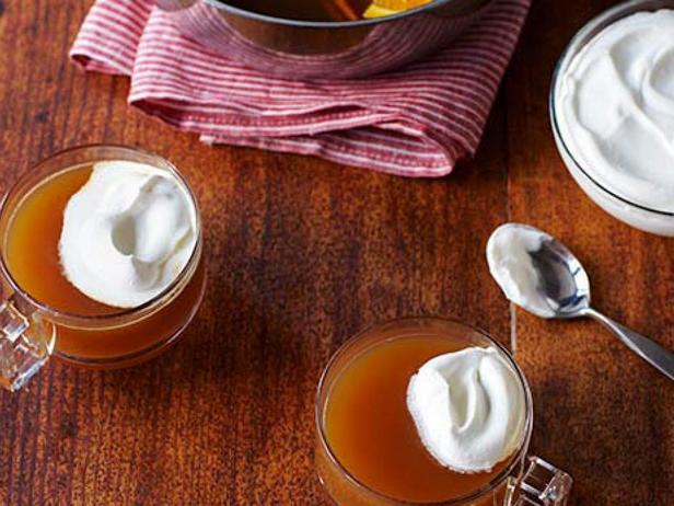 Wie man Apfeltoddy zubereitet – ein heißer alkoholischer Cocktail