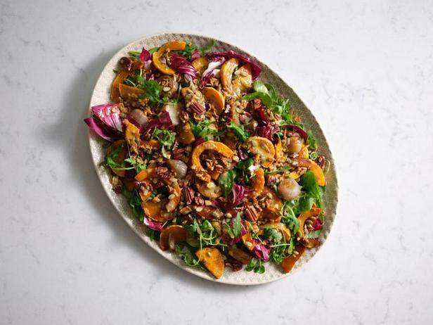 Wie man einen im Ofen gebackenen Gemüsesalat zubereitet
