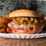 Würziger Hawaii-Burger mit Speck und Käse