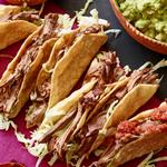 Mexikanische Tacos mit geschmortem Rindfleisch