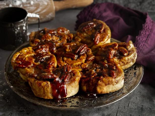 Rezept für Mini-Pekannussbrötchen mit klebrigem Hefeteig