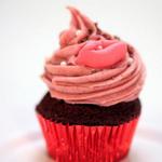 Red Velvet Cupcakes mit scharfen Paprikaschoten und feurigem Zimt-Frischkäse-Frosting
