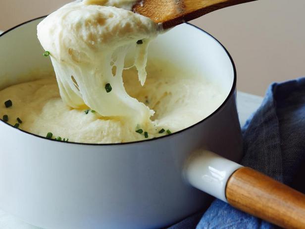 Zubereitung - Kartoffelpüree nach Aligot-Art mit Käse und geröstetem Knoblauch