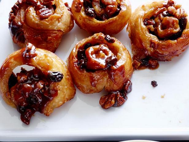 So macht man schnelle, klebrige Brötchen aus Blätterteig