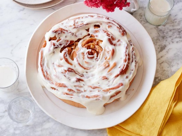 Süßer Kuchen „Vituschka“ mit Apfel-Zimt-Füllung