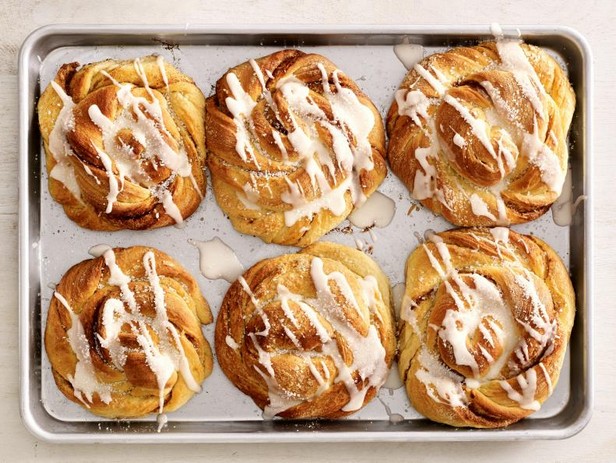 Glasierte Twist-Buns