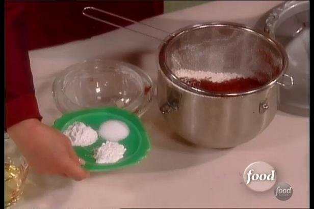 Mini cupcake al cioccolato a forma di albero di Natale, morbidi e umidi